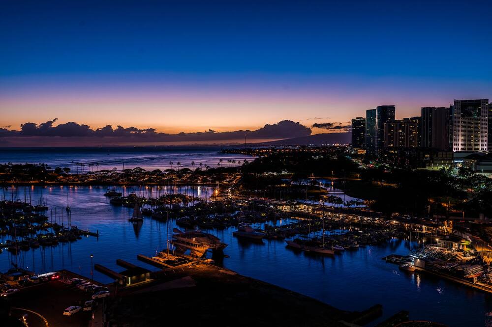 Photo of Others in Downtown Honolulu