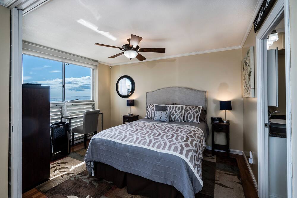 Photo of Others in Downtown Honolulu