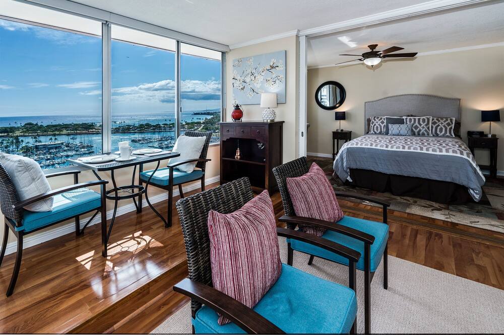 Photo of Others in Downtown Honolulu