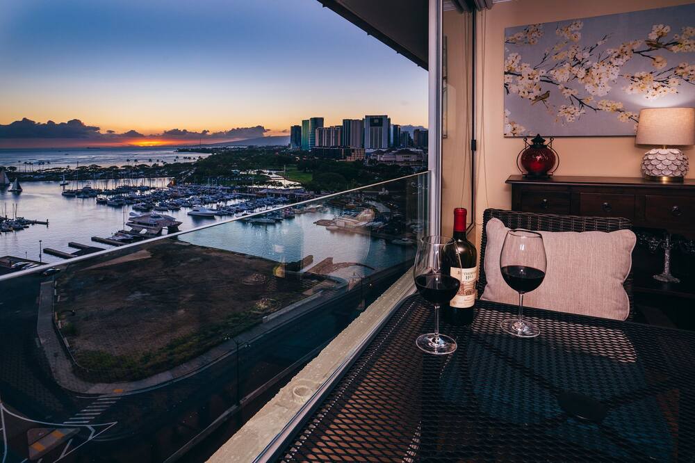 Photo of Others in Downtown Honolulu