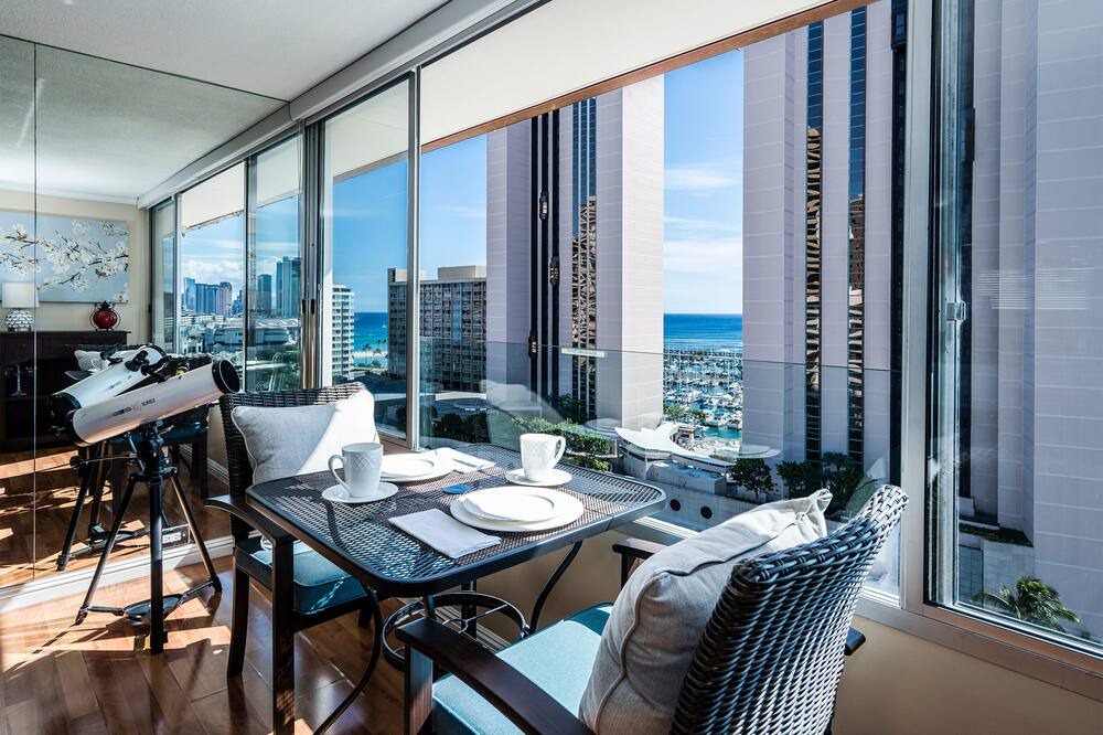 Photo of Others in Downtown Honolulu