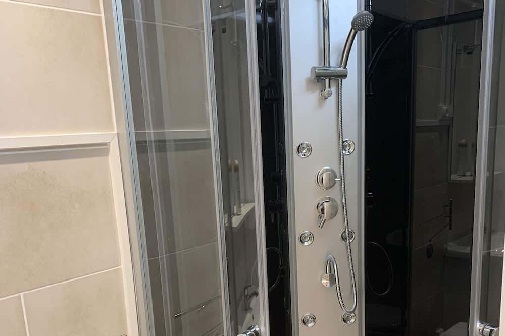 Photo of Bathroom in Vaulx-en-Velin