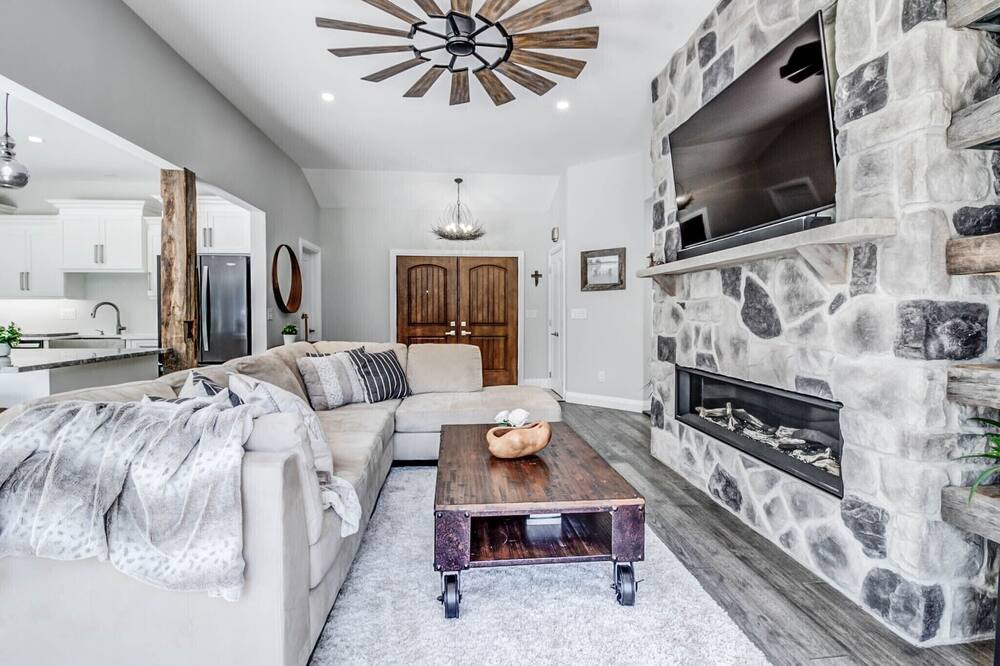 Photo of Livingroom in Lakeshore