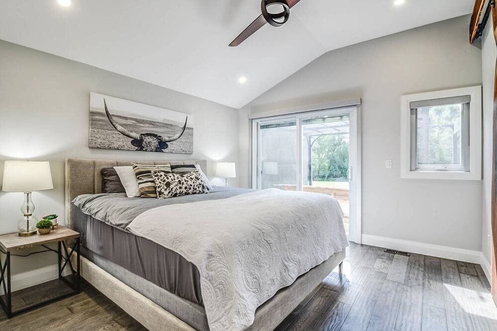 Photo of Bedroom in Lakeshore