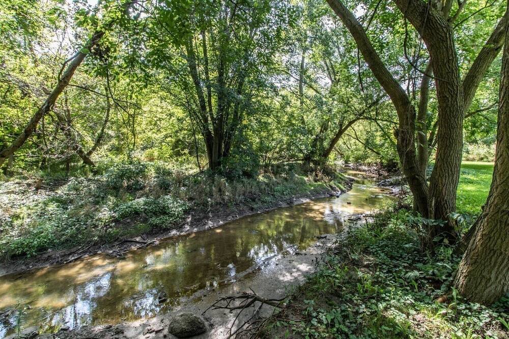 Photo of Outdoor in Lakeshore