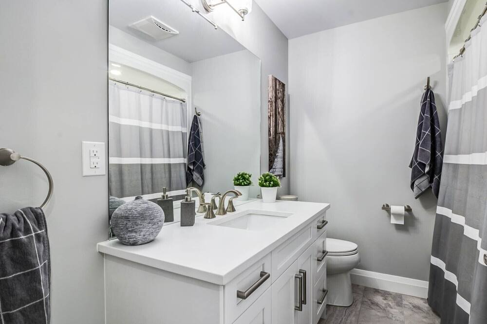 Photo of Bathroom in Lakeshore