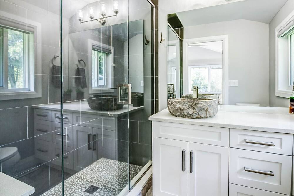 Photo of Bathroom in Lakeshore