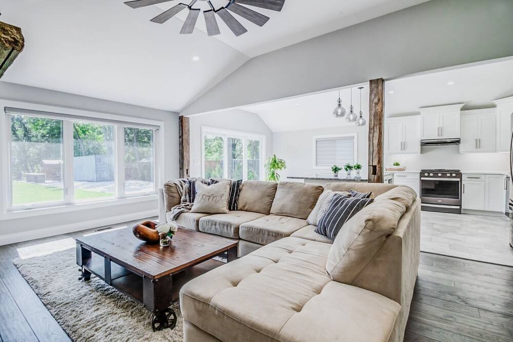 Photo of Livingroom in Lakeshore