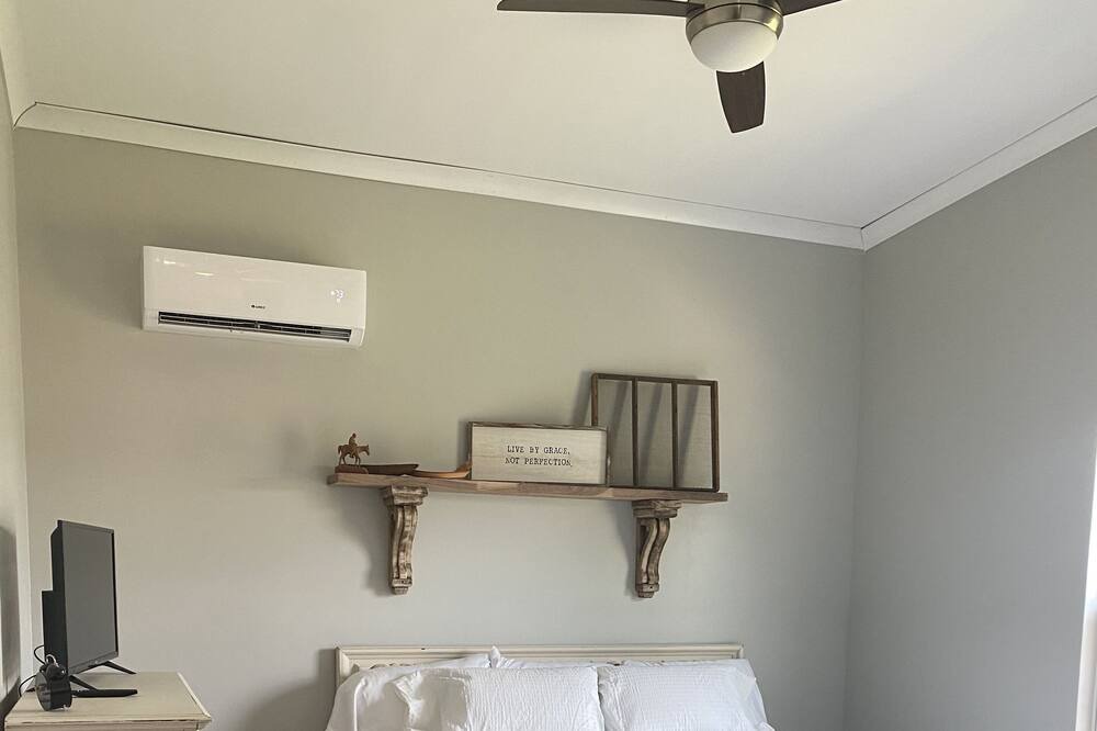 Photo of Bedroom in Breaux Bridge