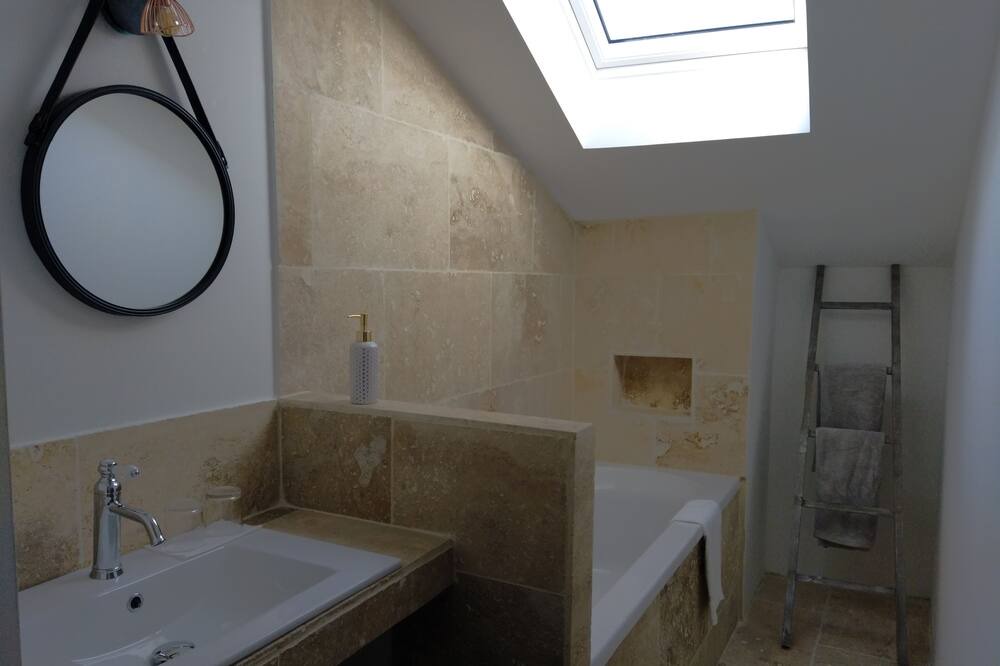 Photo of Bathroom in Sabran