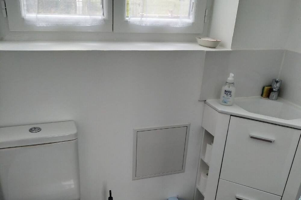 Photo of Bathroom in Bouquelon