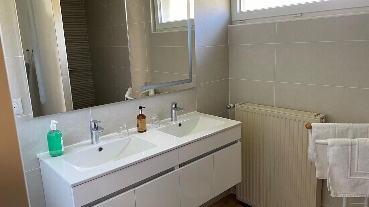 Photo of Bathroom in Courset