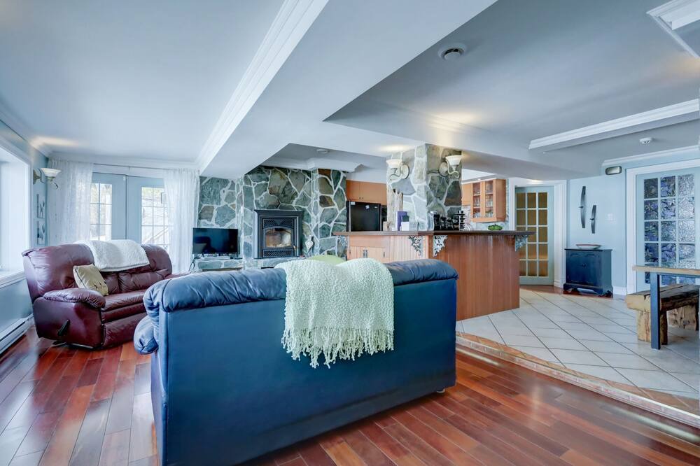 Photo of Livingroom in Pincourt