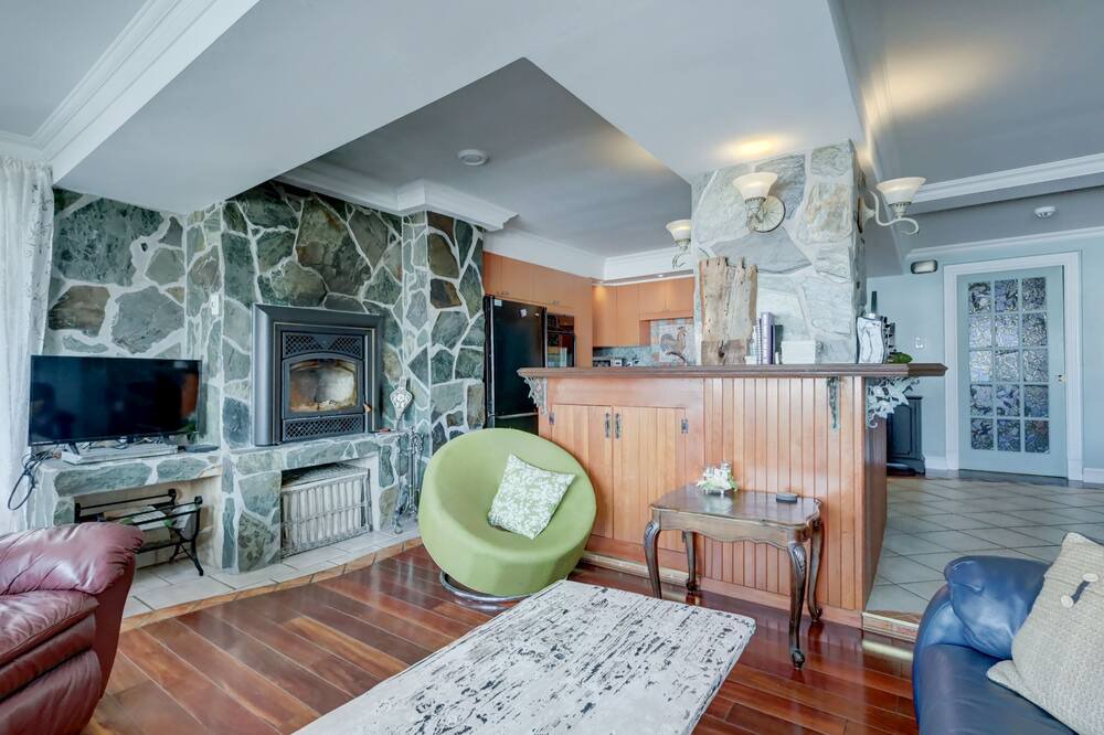Photo of Livingroom in Pincourt