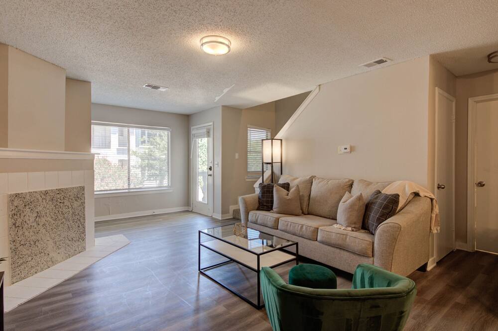 Photo of Livingroom in McNeil