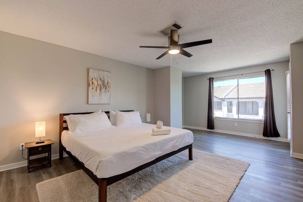 Photo of Bedroom in McNeil