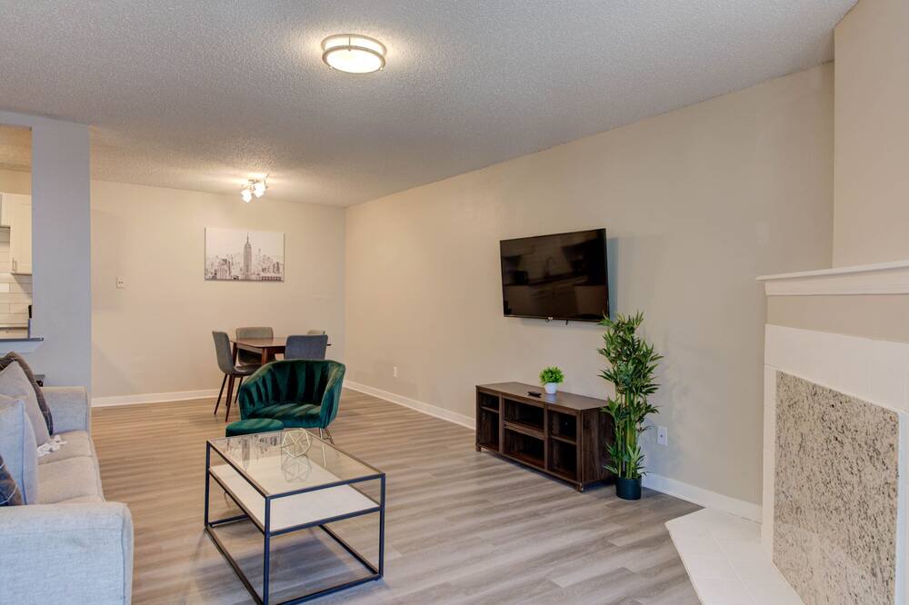Photo of Livingroom in McNeil