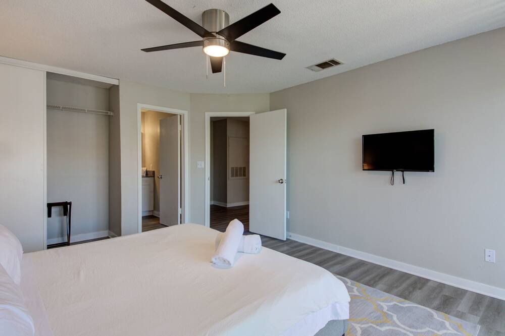 Photo of Bedroom in McNeil