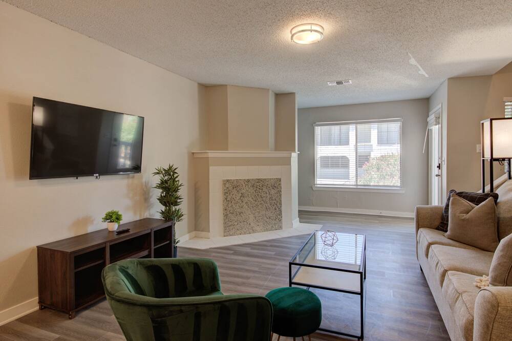 Photo of Livingroom in McNeil