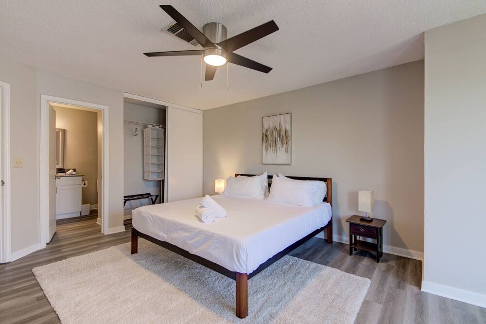 Photo of Bedroom in McNeil
