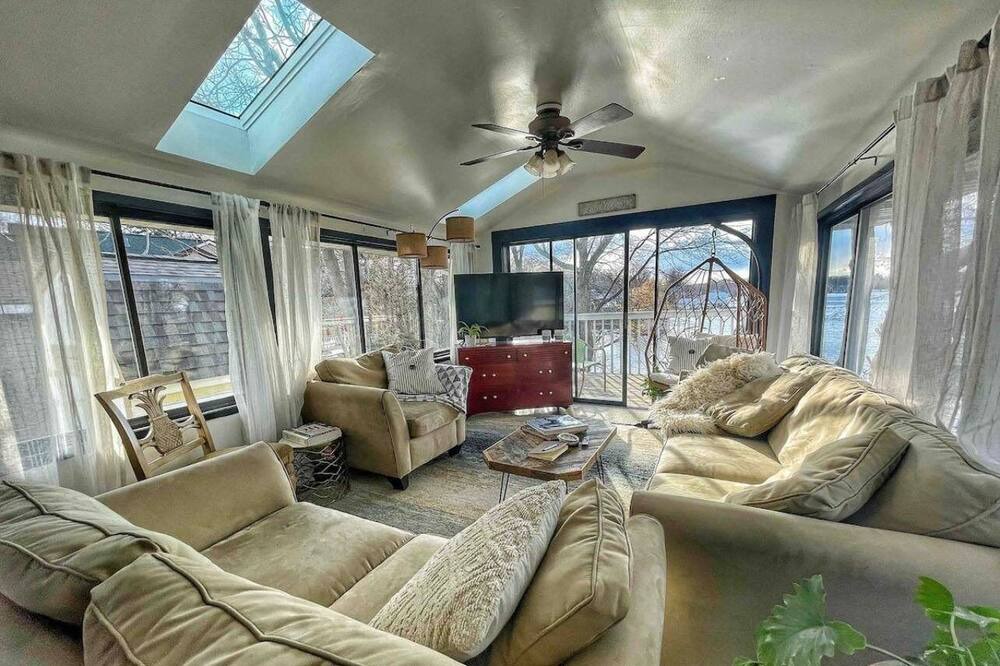 Photo of Livingroom in Lake Orion