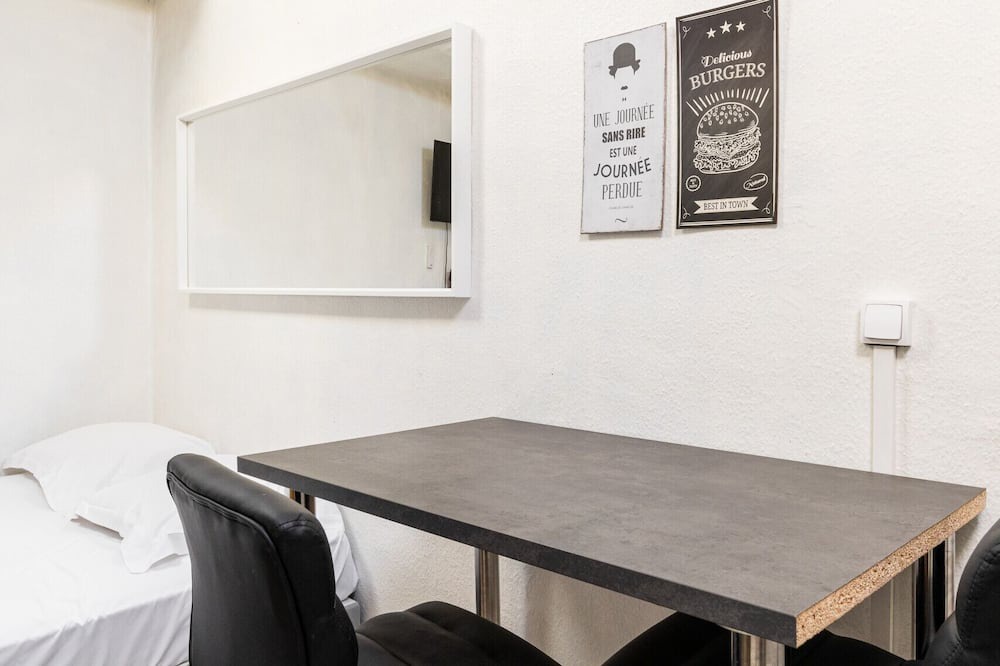 Photo of Others in Moliere - Edgard Quinet