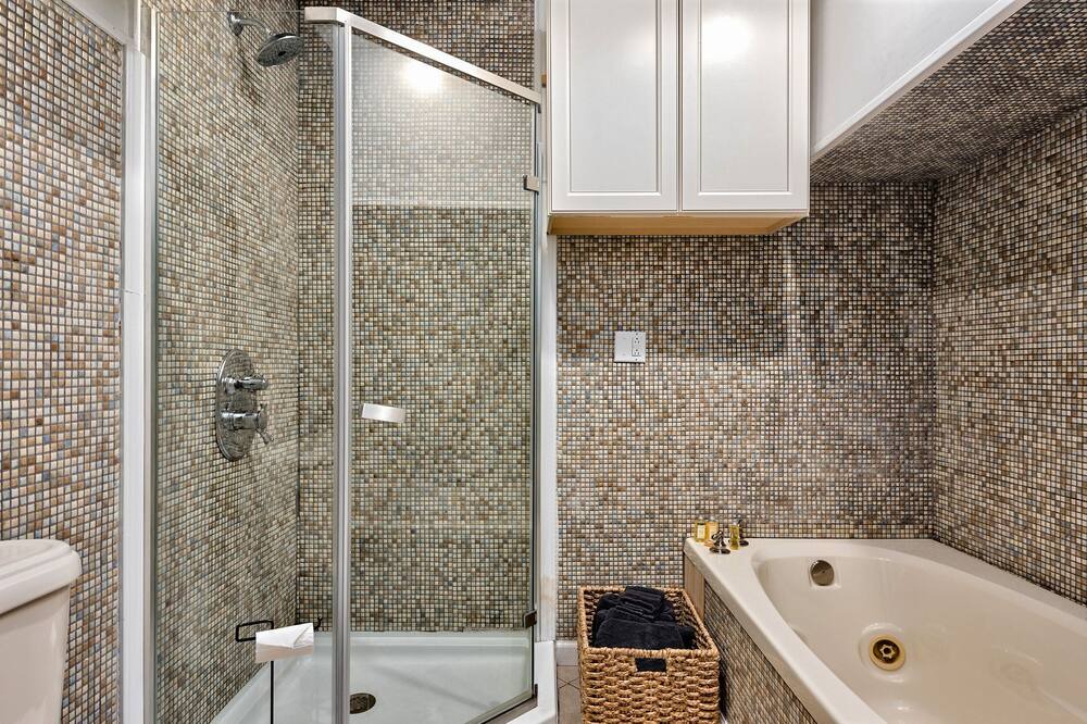 Photo of Bathroom in Eureka Springs Historic District