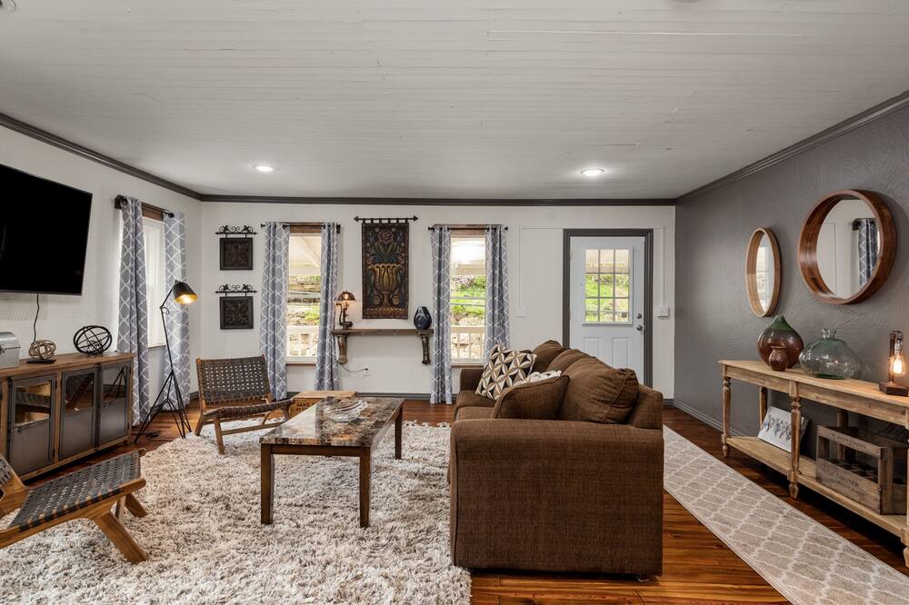 Photo of Livingroom in Eureka Springs Historic District