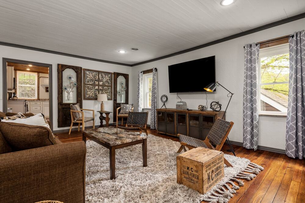Photo of Livingroom in Eureka Springs Historic District