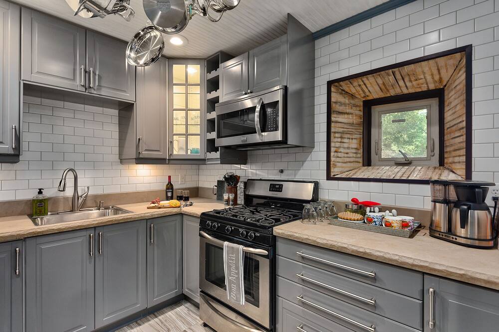 Photo of Kitchen in Eureka Springs Historic District