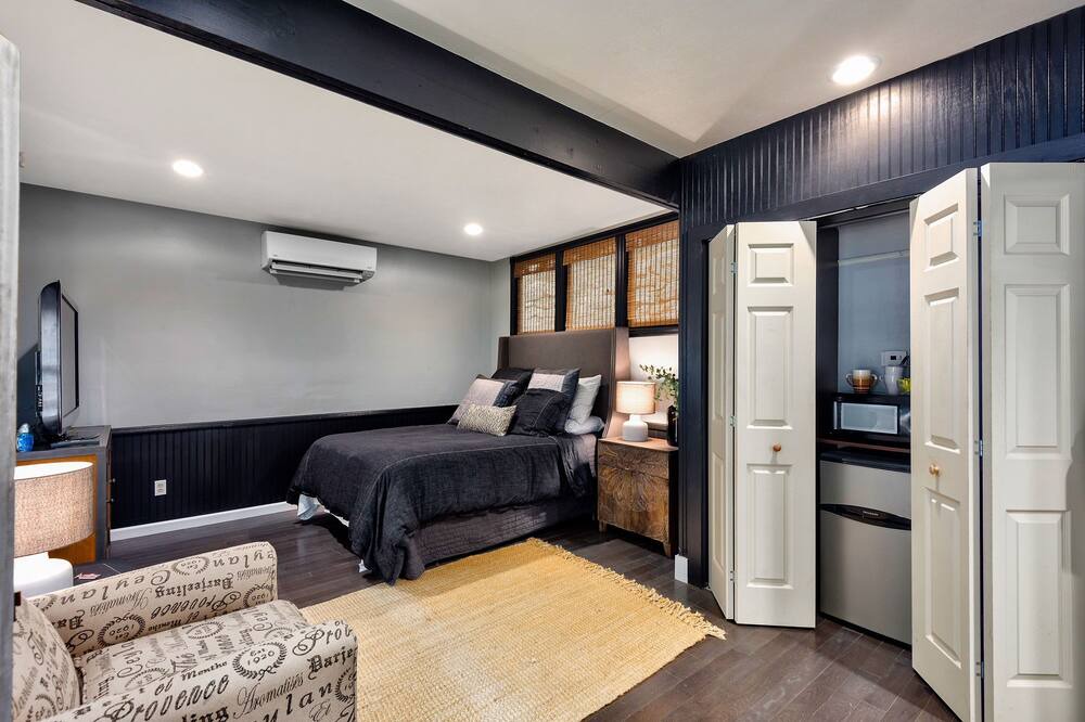 Photo of Bedroom in Eureka Springs Historic District