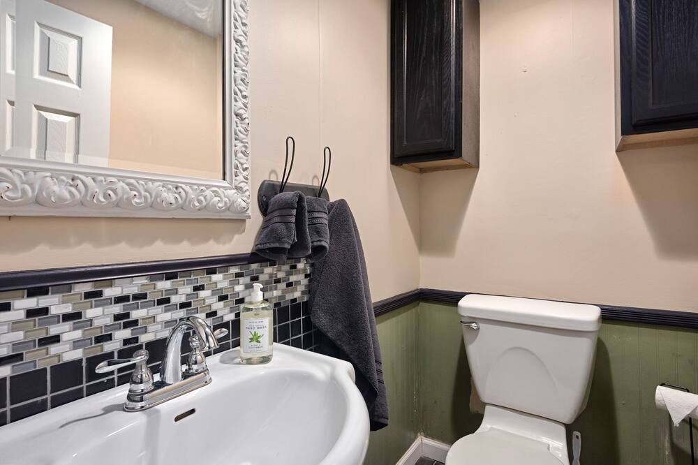 Photo of Bathroom in Eureka Springs Historic District