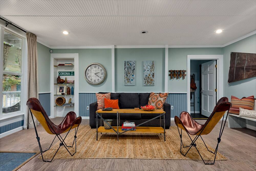 Photo of Livingroom in Eureka Springs Historic District