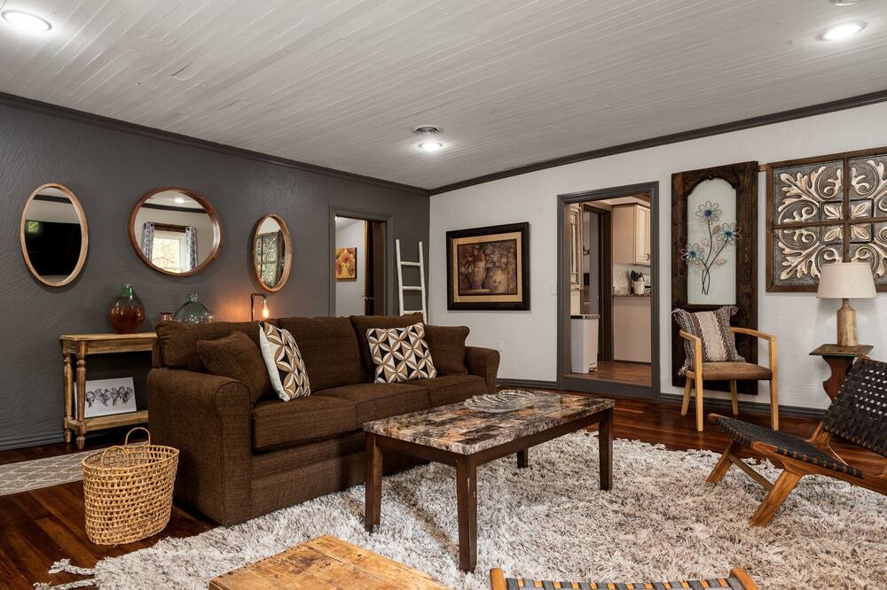 Photo of Livingroom in Eureka Springs Historic District