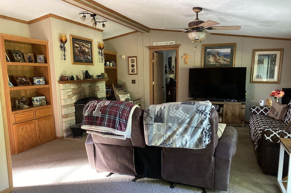 Photo of Livingroom in Tyner