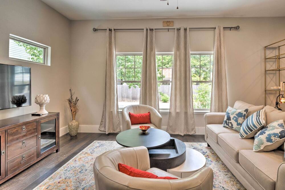 Photo of Livingroom in Bastrop
