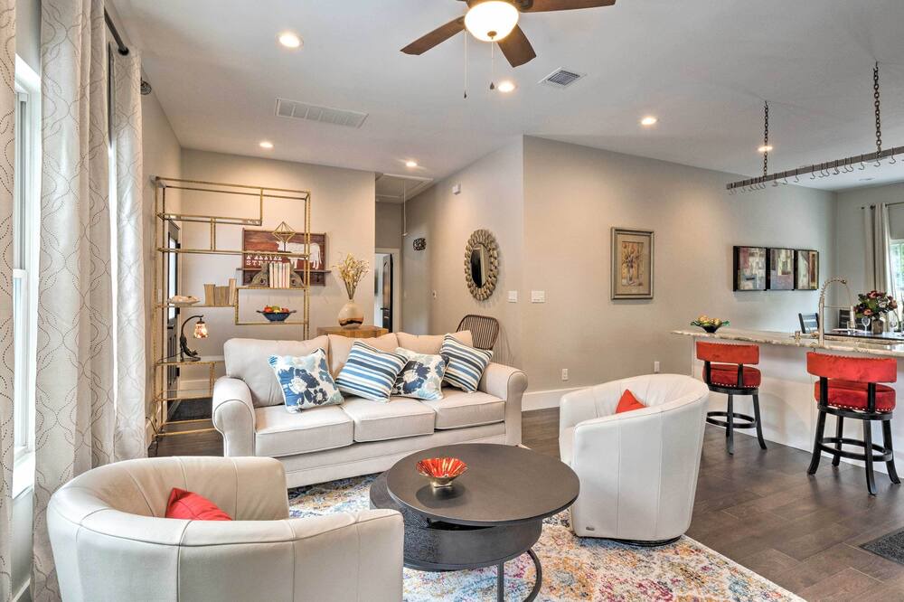 Photo of Livingroom in Bastrop