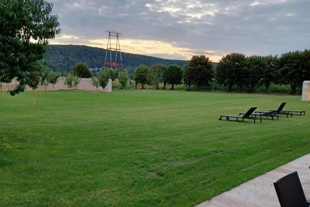 Photo of Outdoor in Sahurs