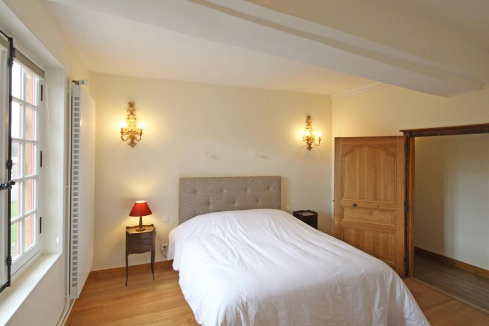 Photo of Bedroom in Sahurs