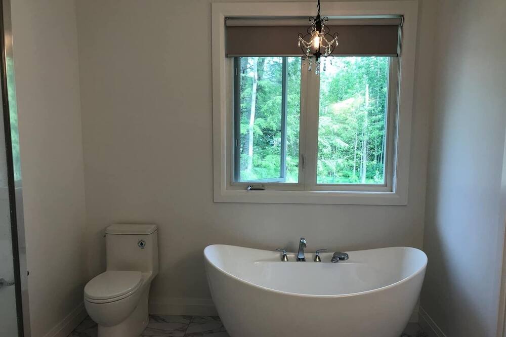 Photo of Bathroom in Kincardine