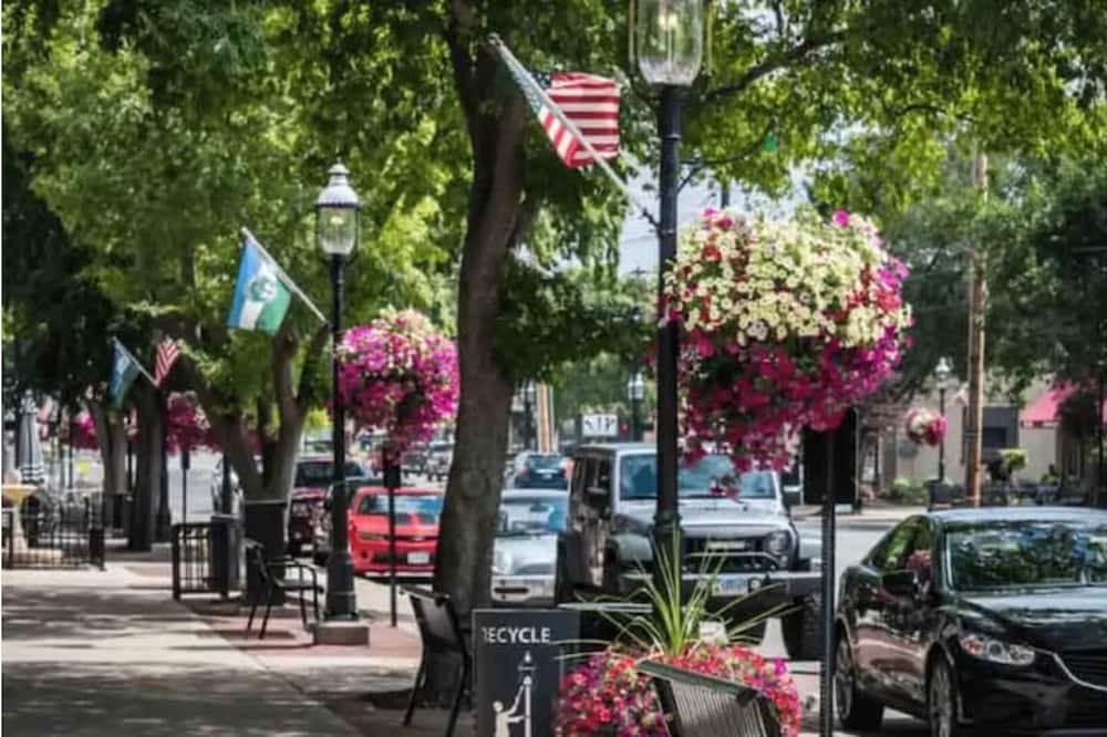 Photo of Others in Urbancrest