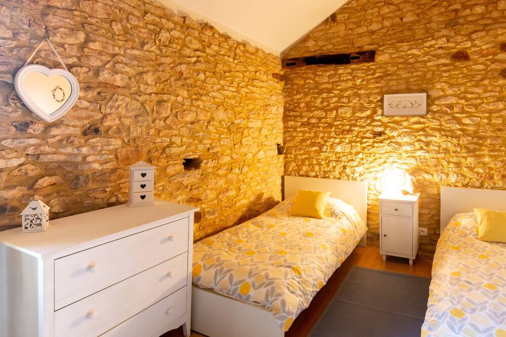 Photo of Bedroom in Frayssinet-le-Gelat