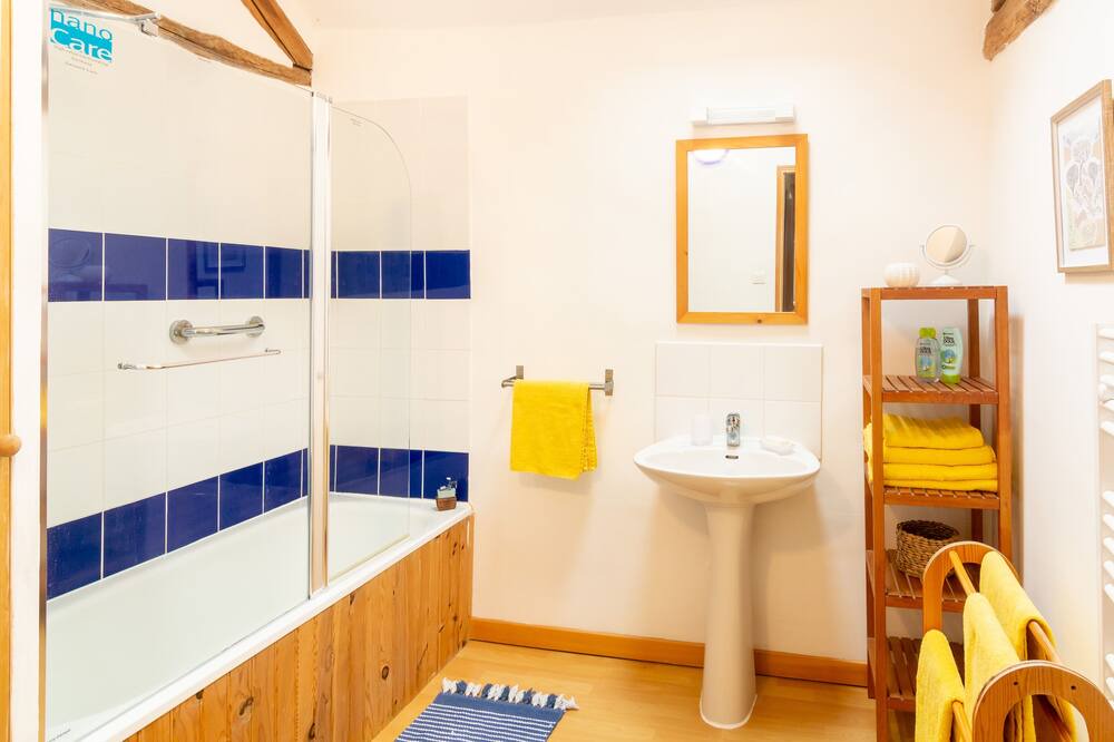 Photo of Bathroom in Frayssinet-le-Gelat