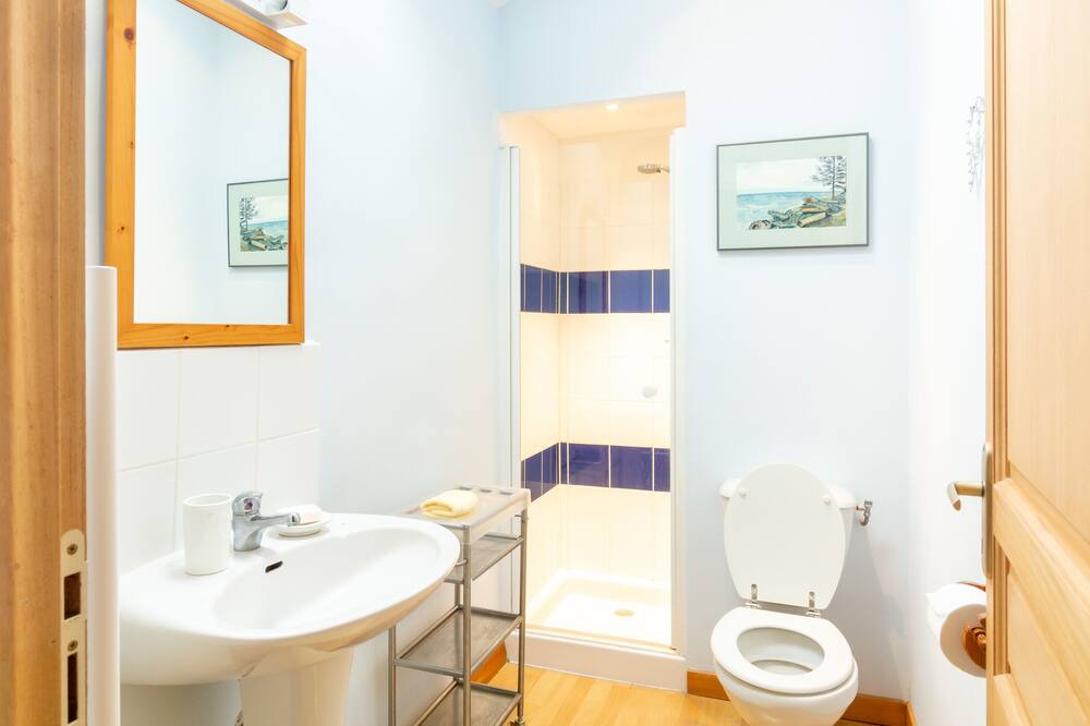 Photo of Bathroom in Frayssinet-le-Gelat