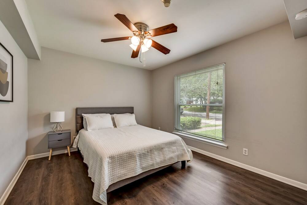 Photo of Bedroom in Oak Lawn
