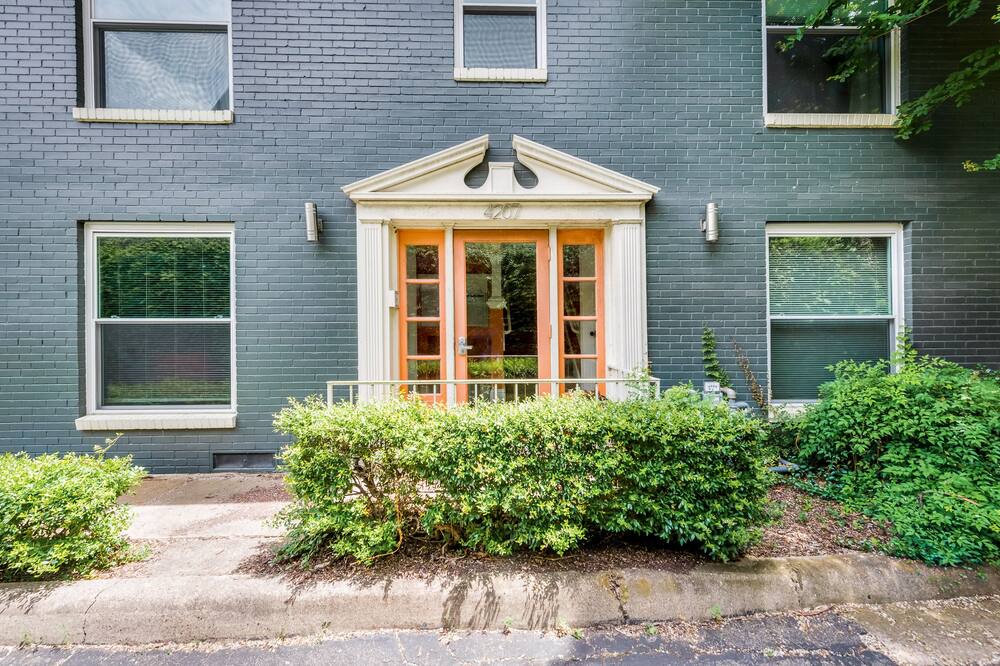 Photo of Outdoor in Oak Lawn
