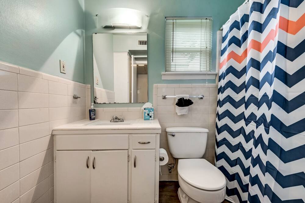 Photo of Bathroom in Oak Lawn