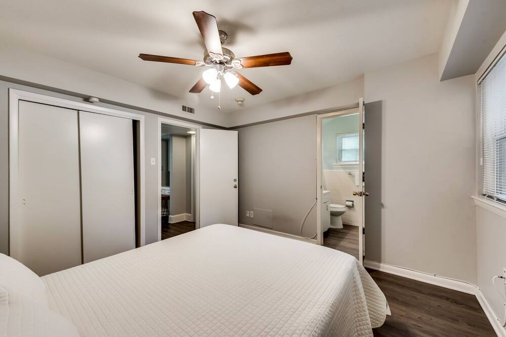 Photo of Bedroom in Oak Lawn