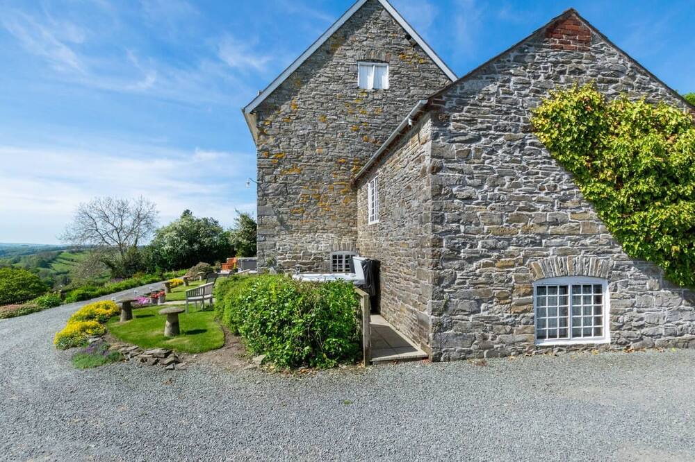 Photo of Outdoor in Kingswood