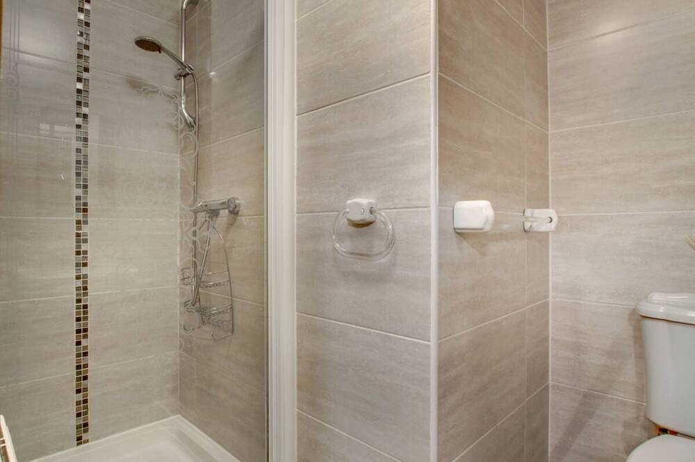 Photo of Bathroom in Kingswood